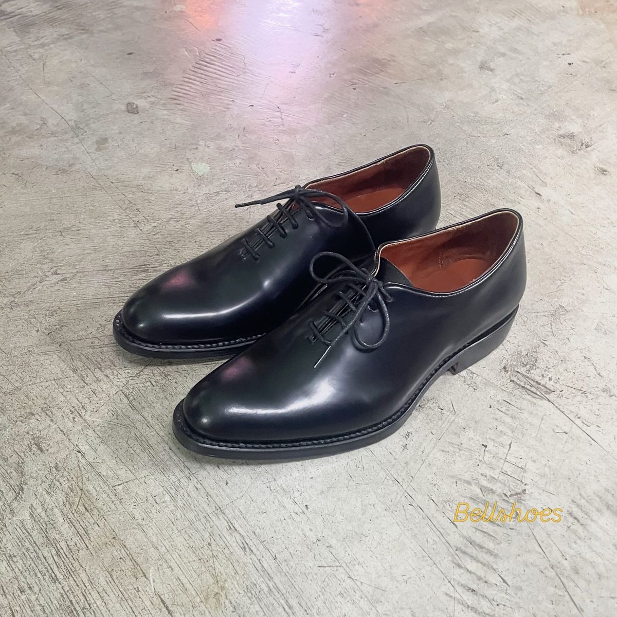 Black plain-toe oxford